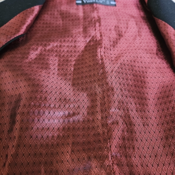 Yuan Lu Boys Tuxedo Suit (Coat & Vest) - Size 6 - Picture 10 of 11